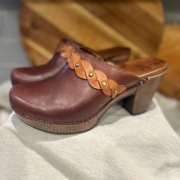 DANSKO  Rach Leather Clog Brown with braided trim. Very comfortable! - Picture 2 of 14